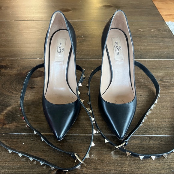Valentino Garavani Women’s Rockstud Ankle Strap Black Pumps - Picture 2 of 9